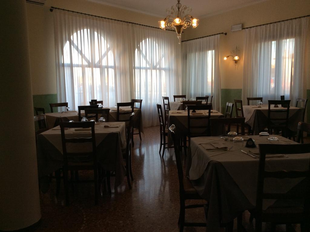 Hotel Alla Villa Fini Dolo Bagian luar foto